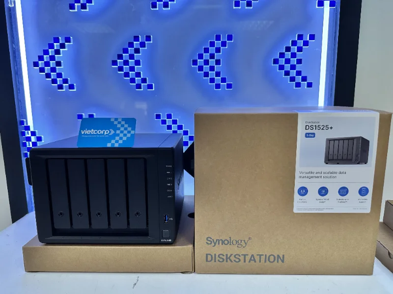 Trên tay NAS Synology DS1525+