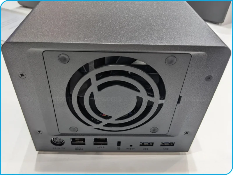 Synology-FS200T-computex2025-mat-sau (1).webp