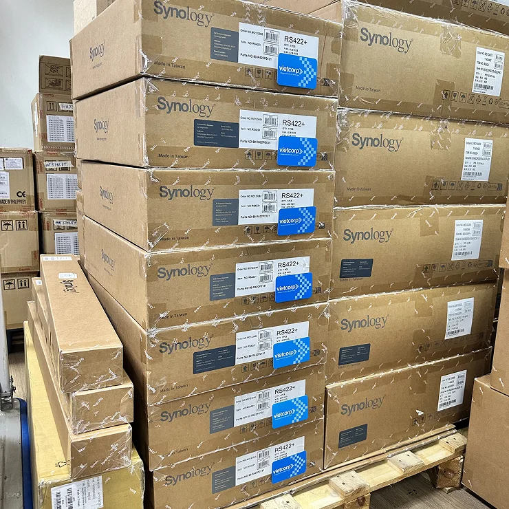 tren_tay_nas_synology_rs422+_11.webp