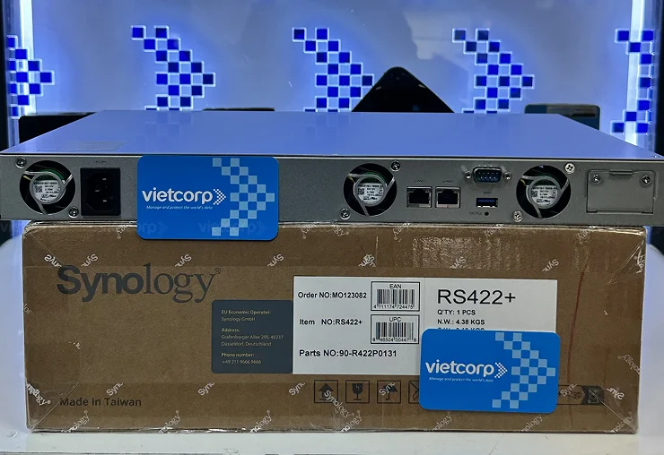 tren_tay_nas_synology_rs422+_5.webp
