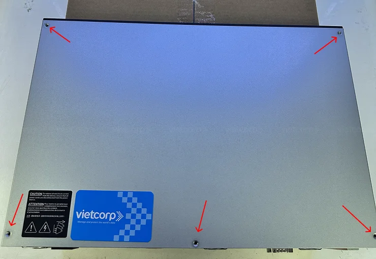 tren_tay_nas_synology_rs422+_7.webp