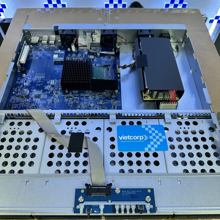 Tren_tay_nas_synology_rs822+_13.webp