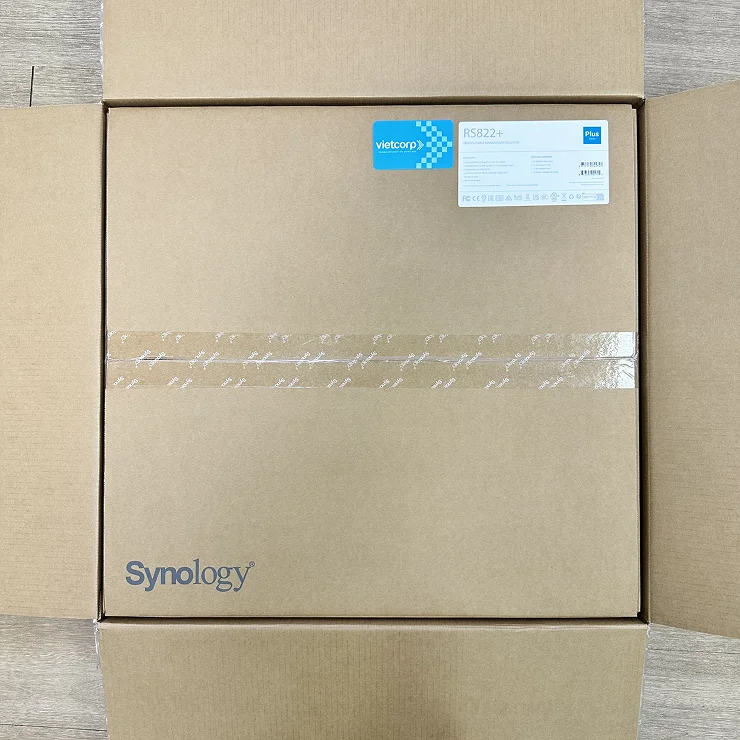 Tren_tay_nas_synology_rs822+_2.webp