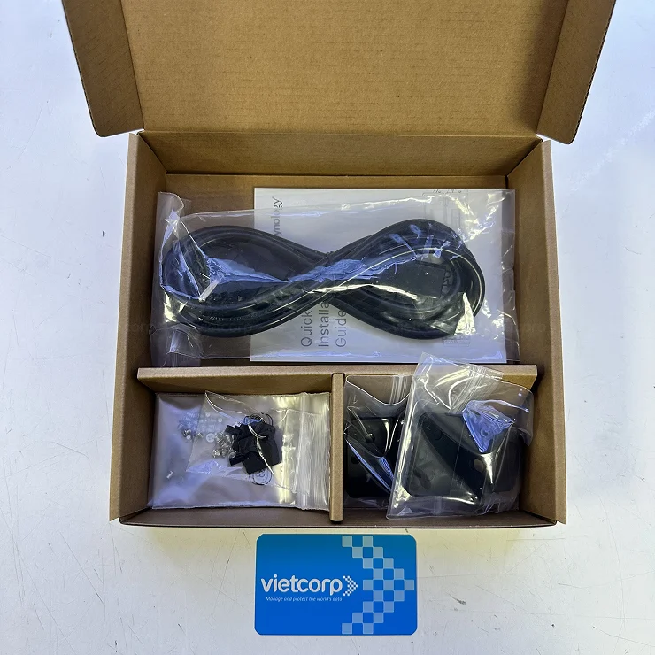 Tren_tay_nas_synology_rs822+_4.webp