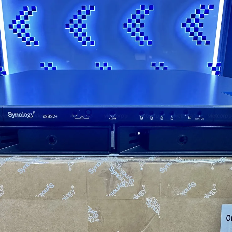 Tren_tay_nas_synology_rs822+_6.webp