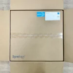 Tren_tay_nas_synology_rs822+_2.webp